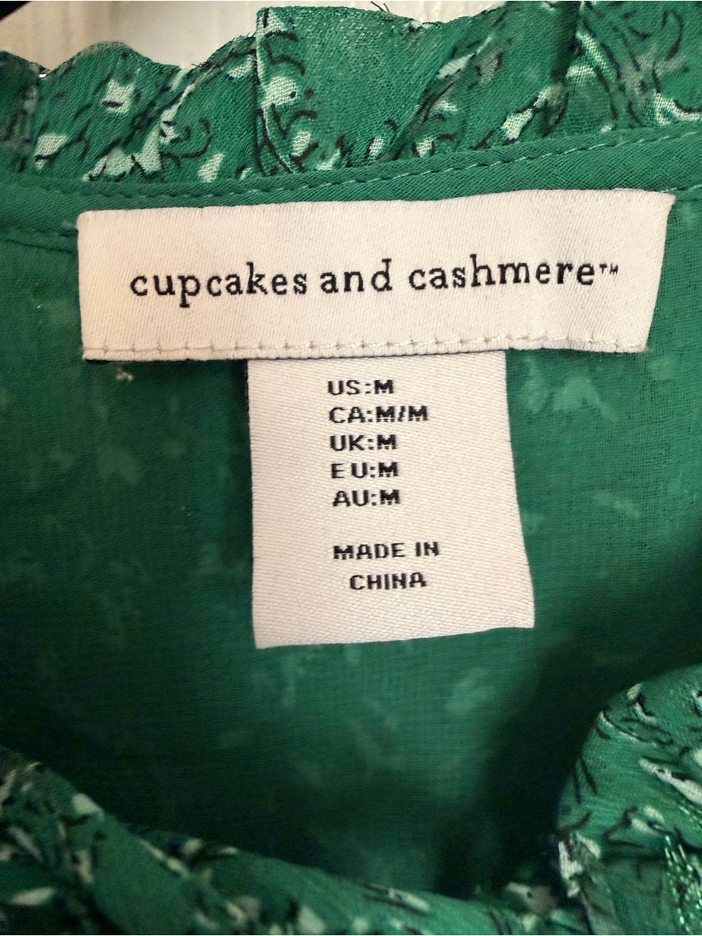 cupcakes & cashmere Green Floral
Paisley Smocked Balloon Sleeve Blouse, Size M - Picture 3 of 14